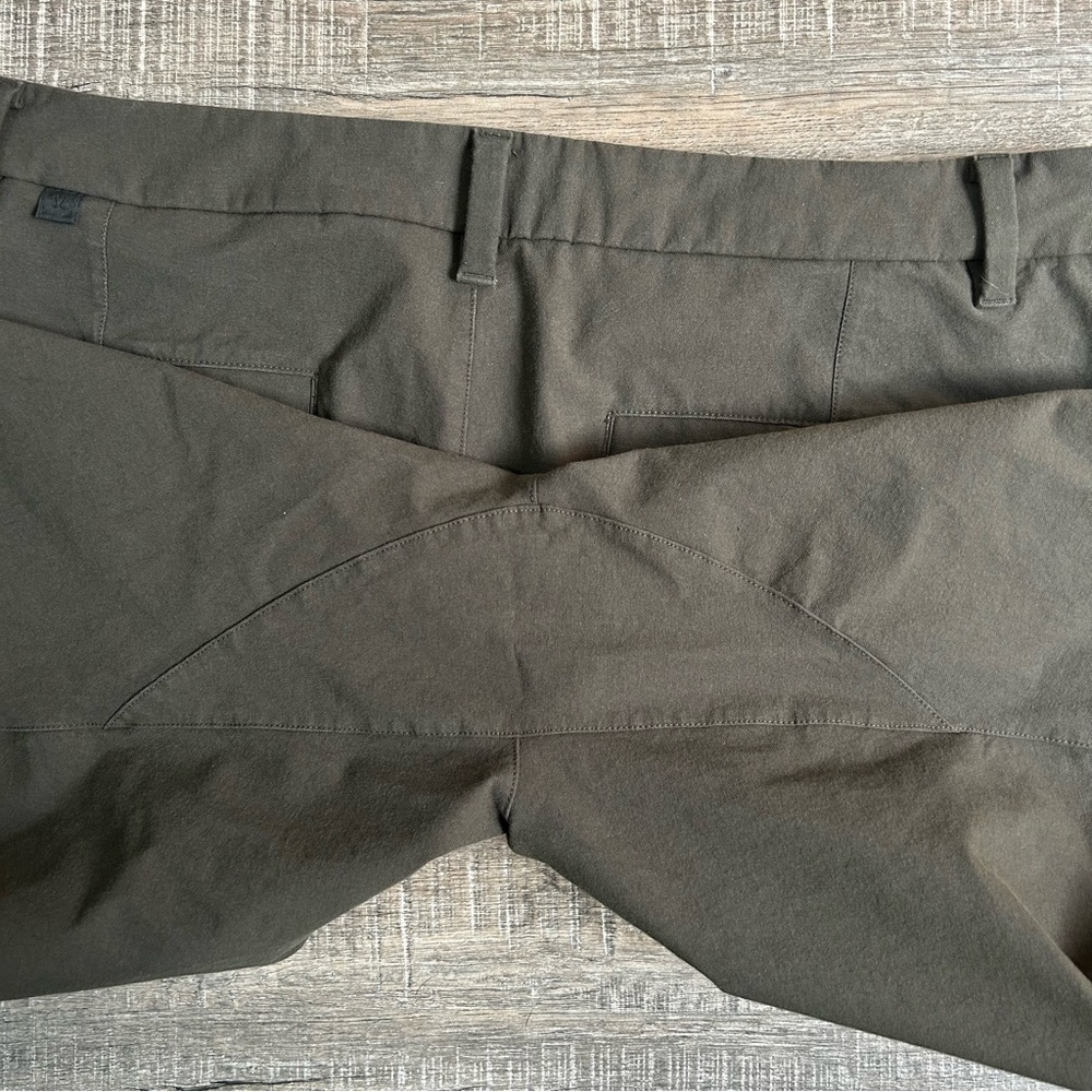 Lululemon Commission Classic-Fit Short - Picture 3 of 6